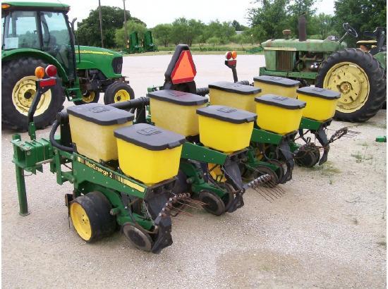  John Deere 7000 - 7300 Planters